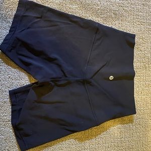 lululemon black biker shorts size 6, 6inseam. never worn only tried on!